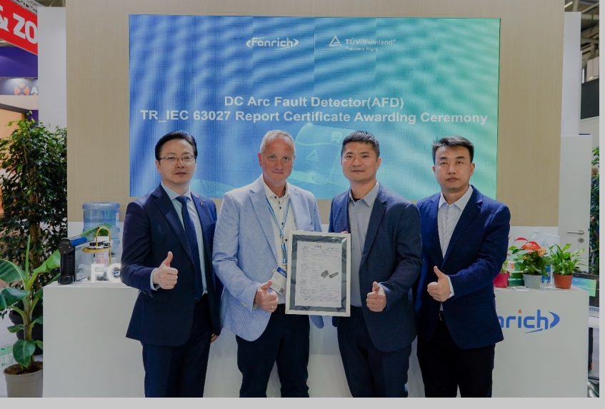 Proteção contra arco CC: White Paper da Fonrich-TÜV Rheinland AFCI redefine os padrões de segurança 