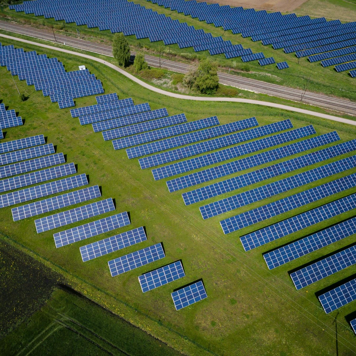 Comparando fabricantes de MLPE: Por que a Fonrich se destaca por projetos solares tailandeses